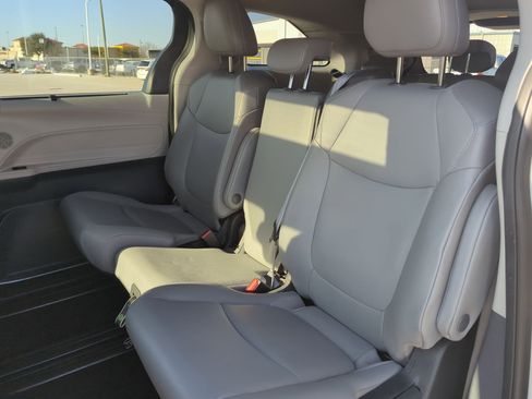 Used 2024 Toyota Sienna XLE image 28