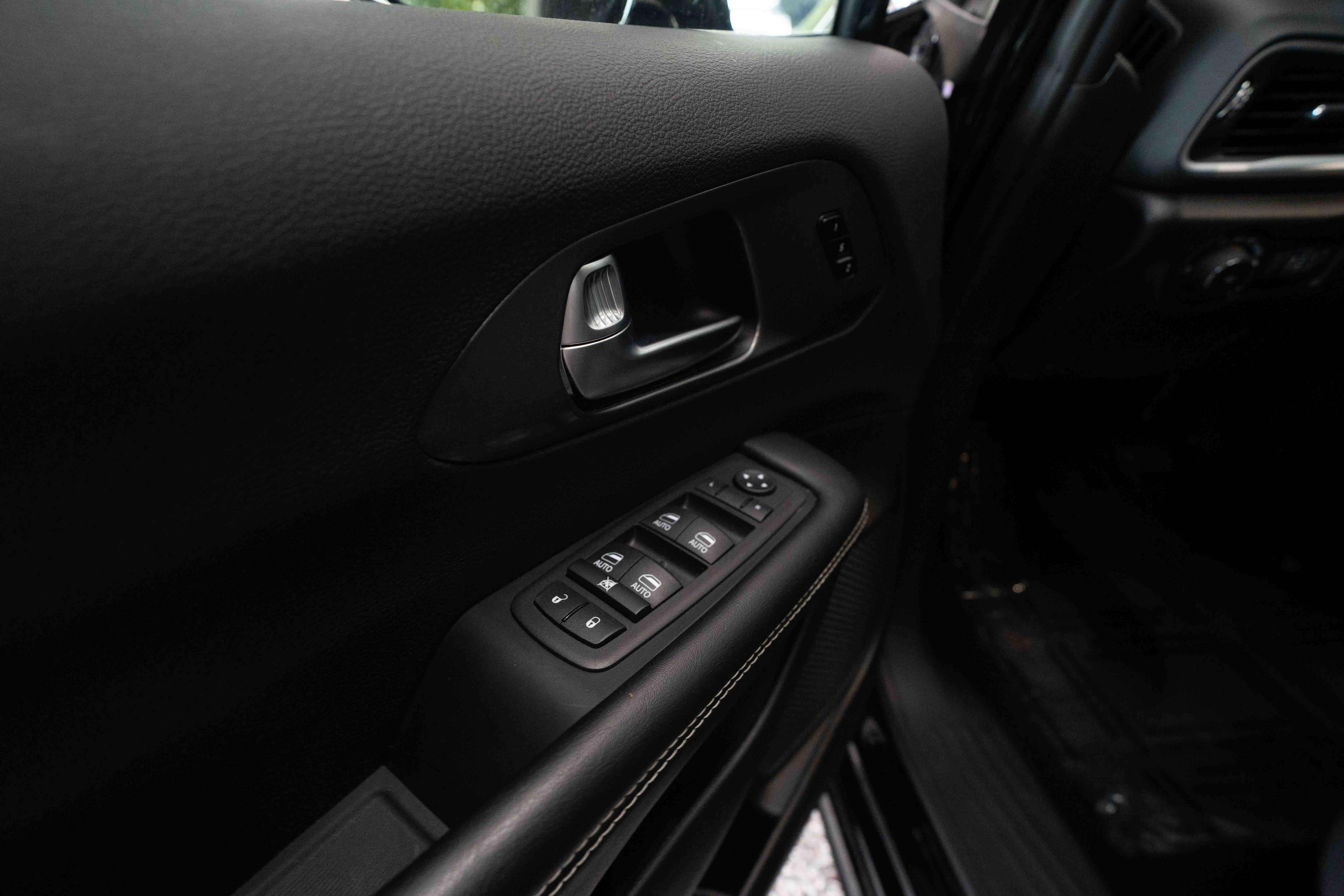 Used 2026 Chrysler Pacifica Select FWD image 7