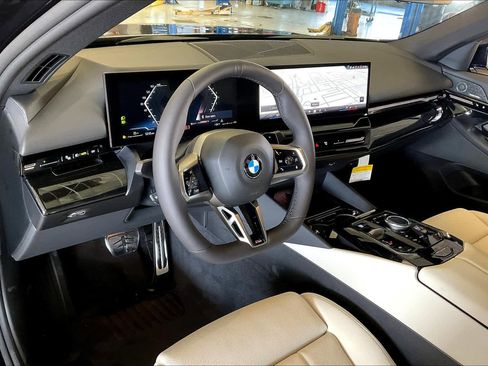 Certified 2025 BMW 530i 530i w/ M Sport Package image 8