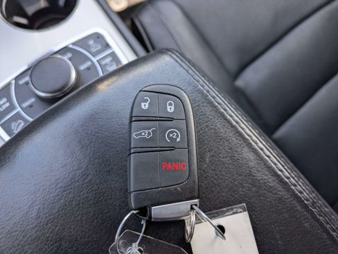 Used 2018 Jeep Grand Cherokee Summit AWD/4WD image 37