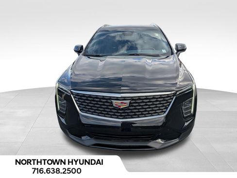 Used 2025 Cadillac XT4 Premium Luxury image 11