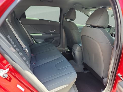 Certified 2025 Hyundai Elantra Sport FWD image 17