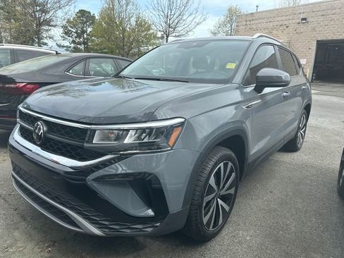 Used 2023 Volkswagen Taos SE image 3