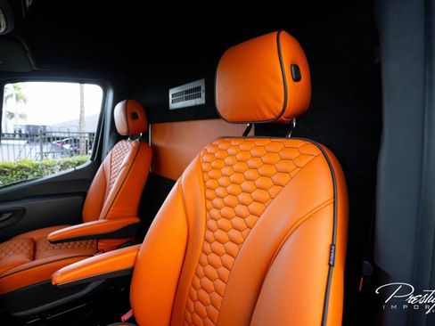 Used 2025 Mercedes-Benz Sprinter 2500 image 22