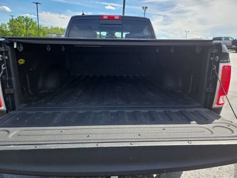 Used 2018 RAM 1500 Laramie AWD/4WD image 9