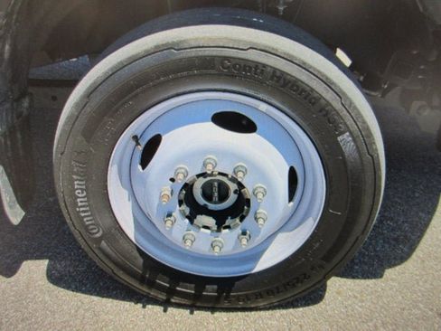 Used 2022 Ford F550 4x4 Regular Cab Super Duty image 32