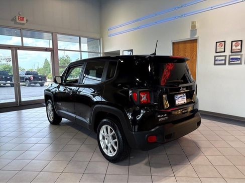 Used 2023 Jeep Renegade Latitude AWD/4WD image 11