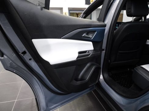 Used 2025 Chevrolet Equinox EV LT w/ Convenience Package FWD image 41