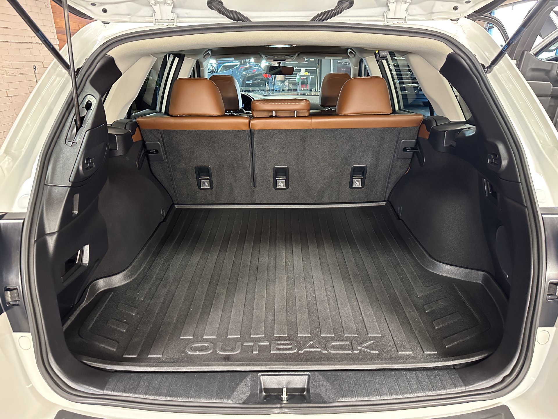 Used 2019 Subaru Outback 2.5i Touring AWD/4WD image 16