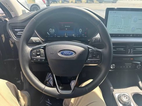 Certified 2025 Ford Escape Platinum AWD/4WD image 12