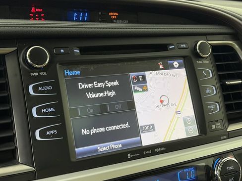 Used 2019 Toyota Highlander XLE AWD/4WD image 19