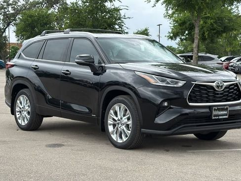 New 2026 Toyota Highlander Limited AWD/4WD image 3