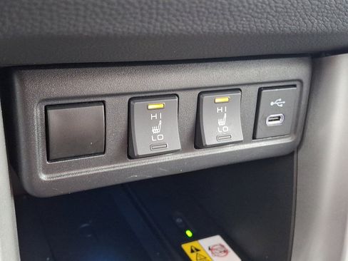 Used 2023 Toyota Corolla Cross XLE image 23