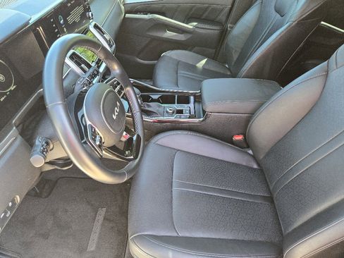 Used 2023 Kia Sorento SX image 18