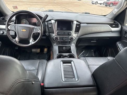 Used 2017 Chevrolet Suburban LT w/ Luxury Package image 8