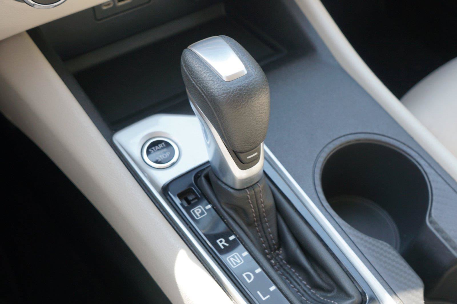 Used 2025 Nissan Altima 2.5 SV FWD image 14