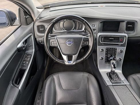 Used 2017 Volvo V60 T5 Premier w/ Convenience Package image 21