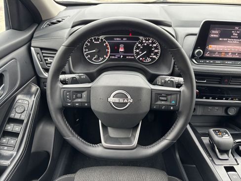 Used 2025 Nissan Rogue SV FWD image 30
