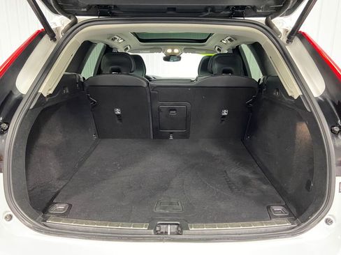 Used 2023 Volvo XC60 B5 Plus image 12