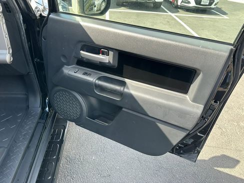 Used 2012 Toyota FJ Cruiser 4WD w/ Upgrade Pkg image 18