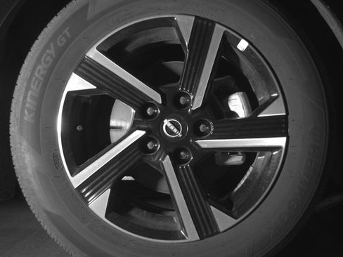Used 2025 Nissan Sentra SV FWD image 13