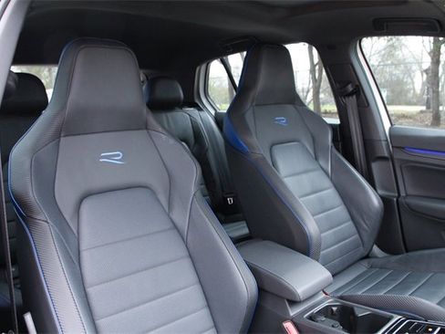 Used 2024 Volkswagen Golf R image 30