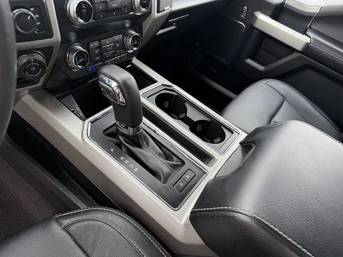 Used 2019 Ford F150 Lariat w/ Equipment Group 502A Luxury AWD/4WD image 14