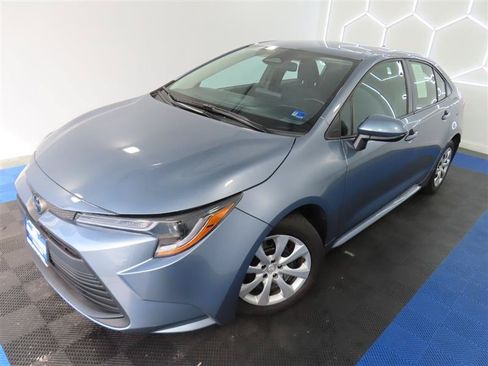 Used 2025 Toyota Corolla LE FWD image 5