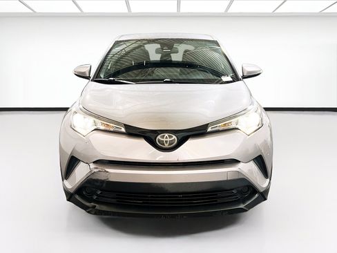 Used 2019 Toyota C-HR XLE FWD image 2