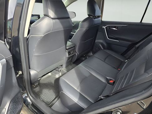 Used 2019 Toyota RAV4 Limited image 15