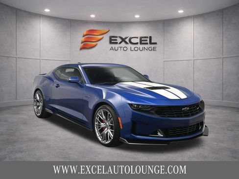 Used 2022 Chevrolet Camaro LT w/ RS Package image 8