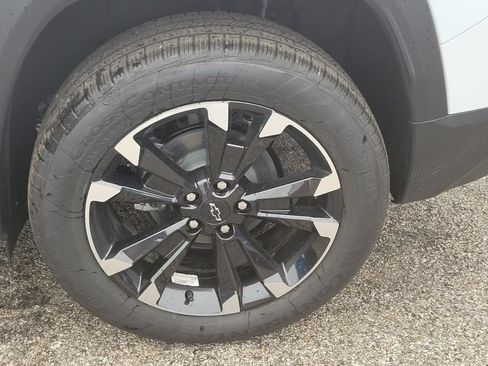 New 2026 Chevrolet Equinox RS w/ Convenience Package III FWD image 4