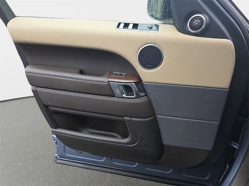 Used 2020 Land Rover Range Rover Sport HSE image 32