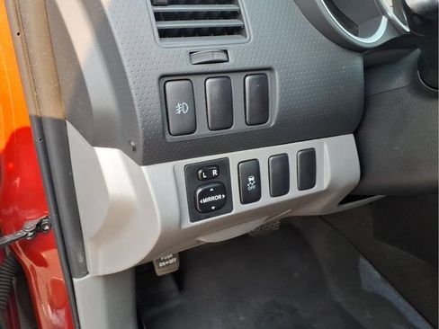 Used 2015 Toyota Tacoma PreRunner w/ SR5 Package RWD image 16