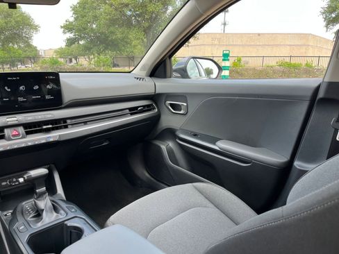 Used 2025 Kia K4 LXS FWD image 38