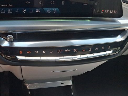 Used 2024 Cadillac Lyriq Luxury RWD image 16