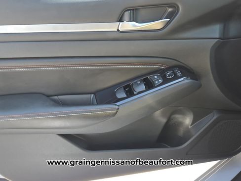 Used 2023 Nissan Altima 2.5 SR w/ SR Premium Package FWD image 16