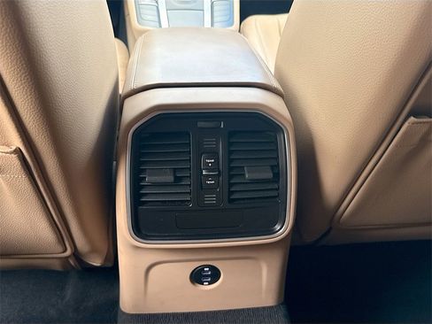 Used 2021 Porsche Macan image 28