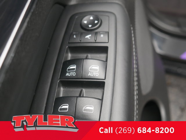 Used 2019 Jeep Grand Cherokee Overland AWD/4WD image 22