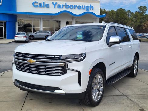 Used 2024 Chevrolet Suburban Premier image 7