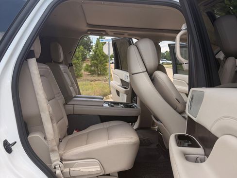 Used 2020 Lincoln Navigator Reserve w/ Luxury Package RWD image 38