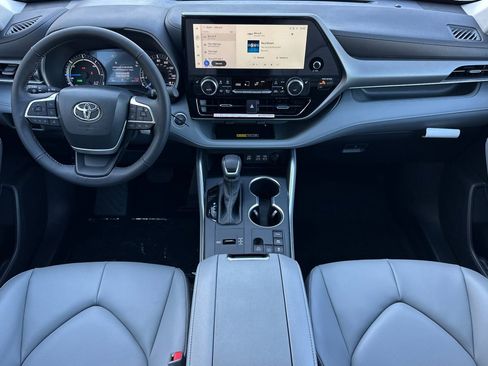 New 2026 Toyota Highlander XLE image 15