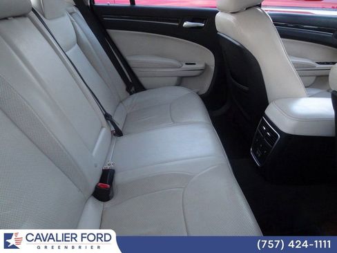 Used 2016 Chrysler 300 C image 10
