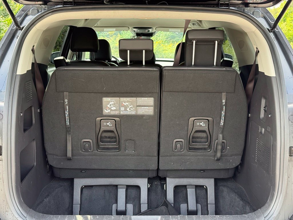Used 2025 Kia Carnival FWD image 14