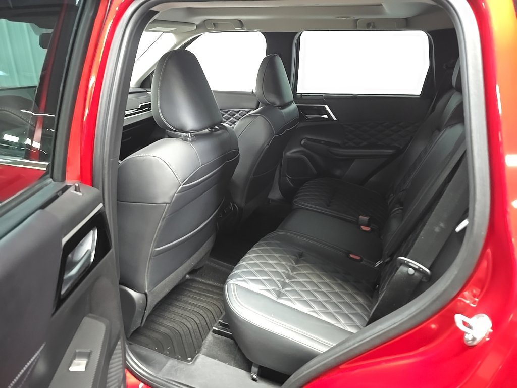 Used 2023 Mitsubishi Outlander SEL AWD/4WD image 32