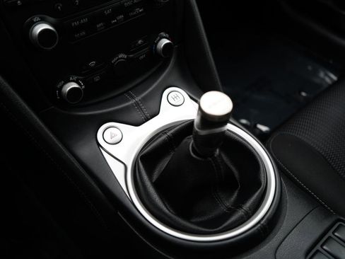 Used 2016 Nissan 370Z Coupe image 41