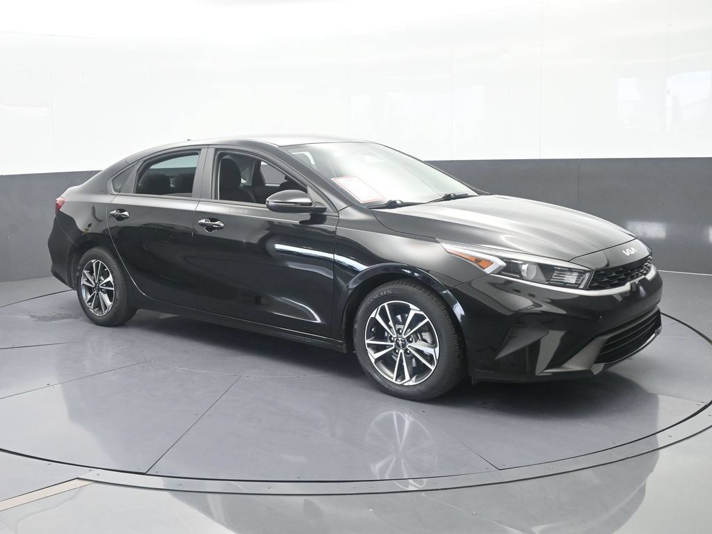 Used 2024 Kia Forte LXS w/ LXS Technology Package FWD image 8