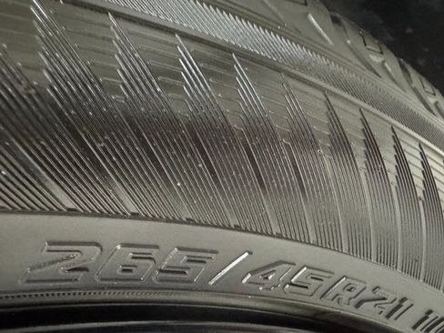 Used 2018 Land Rover Range Rover Velar R-Dynamic SE image 27