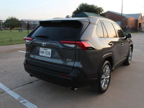 Used 2020 Toyota RAV4 XLE Premium FWD image 12