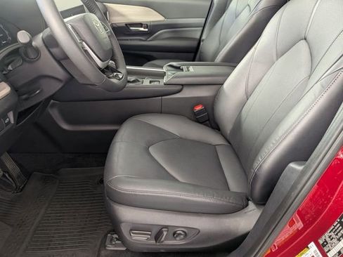 Used 2025 Toyota Grand Highlander FWD image 13